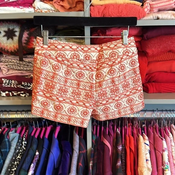 Loft size 00 (fits like 0-2) tan and red embroidery 3 1/2” shorts​ - Picture 3 of 3